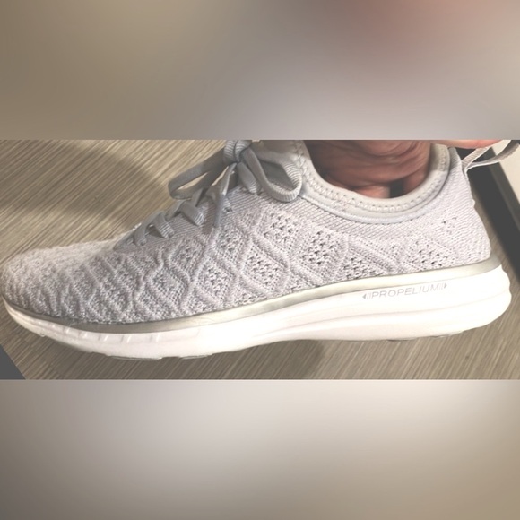 APL Techloom Phantom running shoes Knit Textile Upper light grey color size 7.5 - Picture 4 of 10